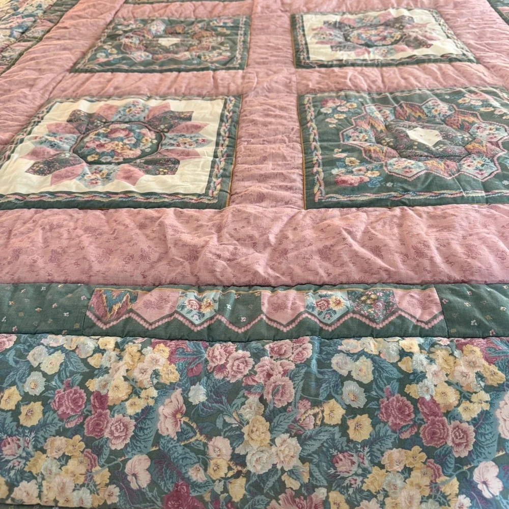 Vintage Floral Patchwork Quilt Bedspread Pink‎ Green Cottagecore Farmhouse Style